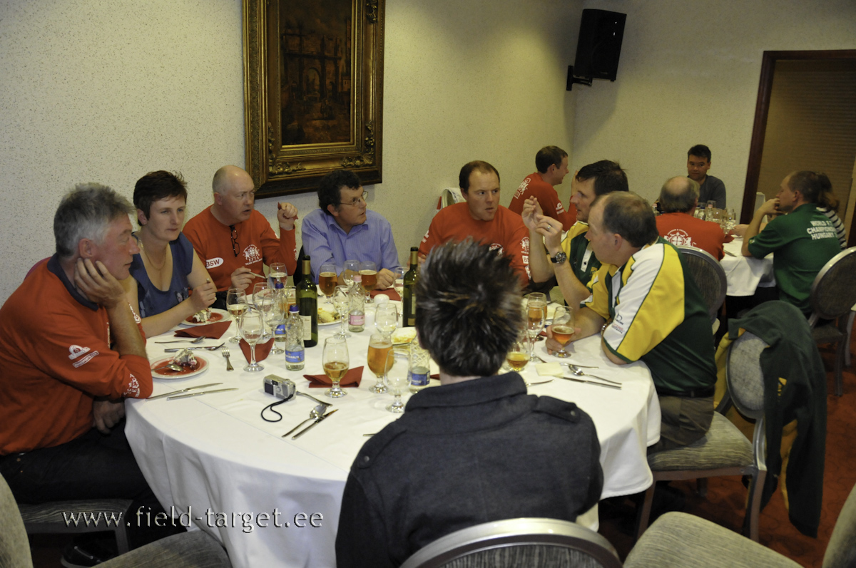 Inglased autasustamisgaalal hotellis Divinius